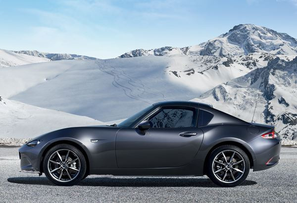 Le Mazda MX-5 RF embarque un toit rigide rétractable électrique en trois parties
