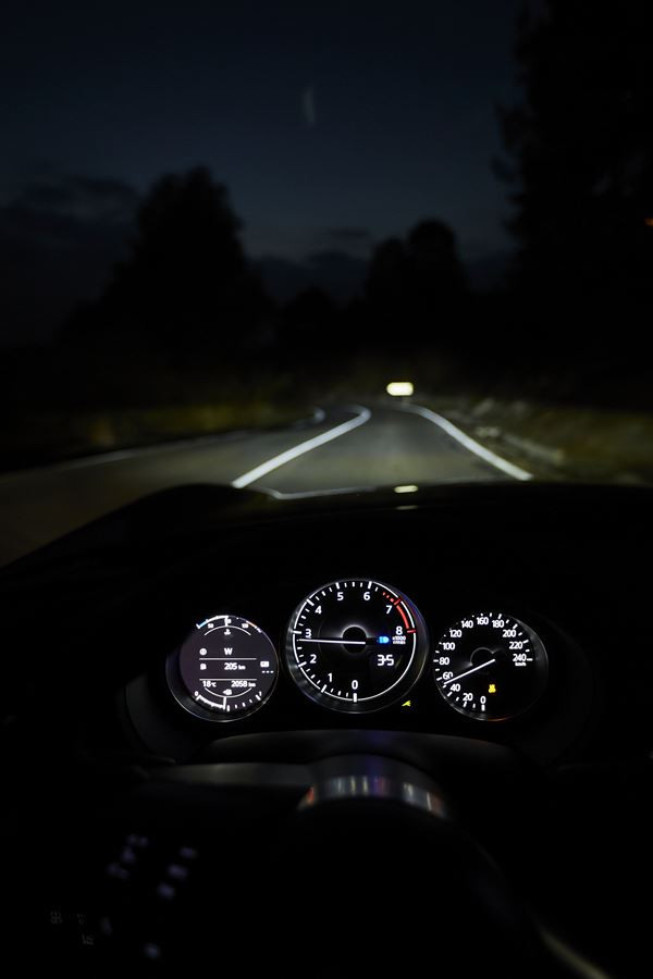 Le Mazda MX-5 RF embarque un toit rigide rétractable électrique en trois parties