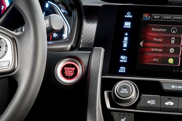 La Honda Civic 4 portes revendique un tempérament sportif