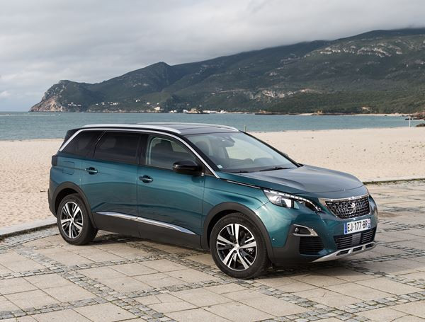 Peugeot 5008 : un grand SUV familial sept places modulable au caractère baroudeur