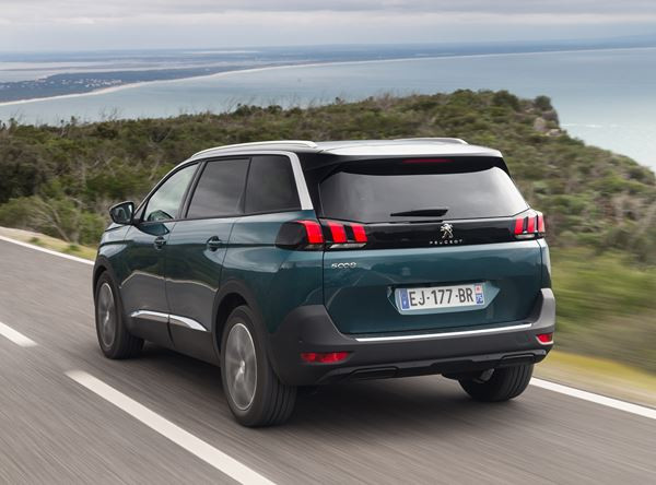 Peugeot 5008 : un grand SUV familial sept places modulable au caractère baroudeur