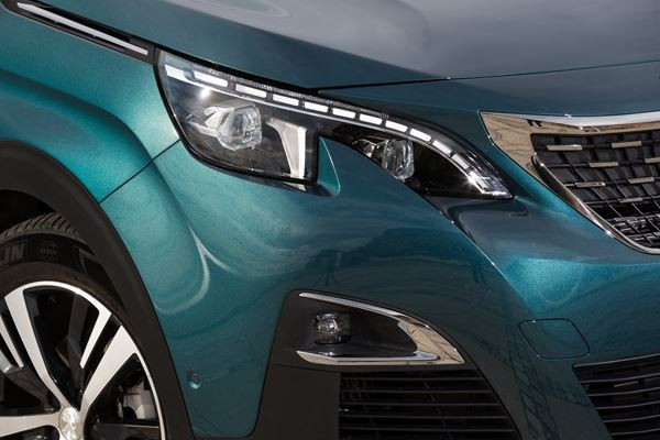 Peugeot 5008 : un grand SUV familial sept places modulable au caractère baroudeur