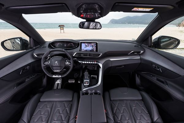 Peugeot 5008 : un grand SUV familial sept places modulable au caractère baroudeur