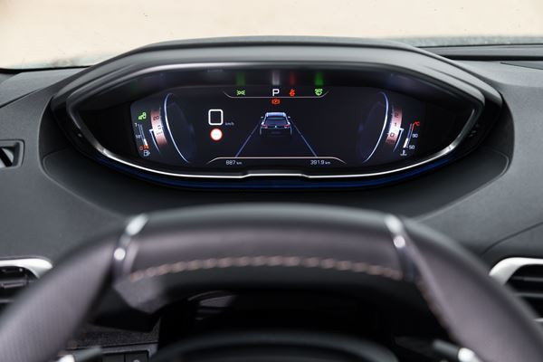 Peugeot 5008 : un grand SUV familial sept places modulable au caractère baroudeur