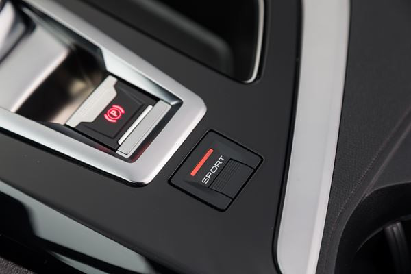 Peugeot 5008 : un grand SUV familial sept places modulable au caractère baroudeur