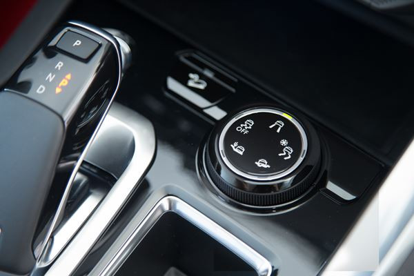 Peugeot 5008 : un grand SUV familial sept places modulable au caractère baroudeur