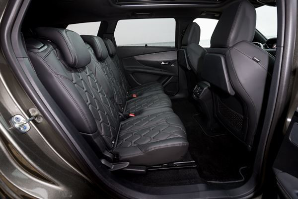 Peugeot 5008 : un grand SUV familial sept places modulable au caractère baroudeur