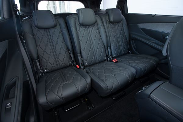 Peugeot 5008 : un grand SUV familial sept places modulable au caractère baroudeur