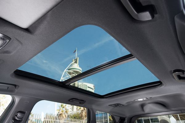 Peugeot 5008 : un grand SUV familial sept places modulable au caractère baroudeur