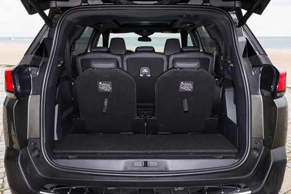 Peugeot 5008 : un grand SUV familial sept places modulable au caractère baroudeur