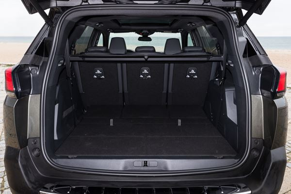 Peugeot 5008 : un grand SUV familial sept places modulable au caractère baroudeur