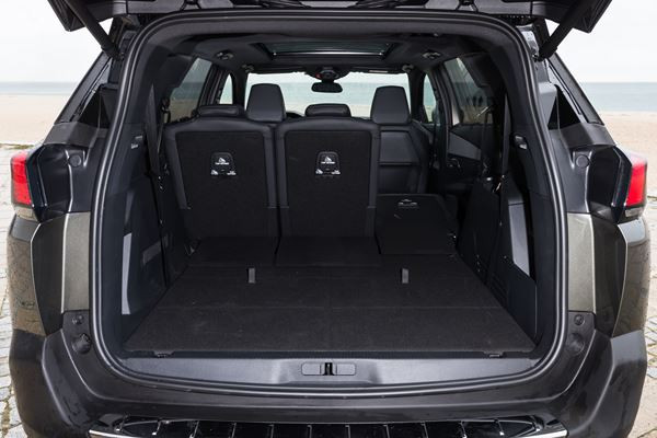 Peugeot 5008 : un grand SUV familial sept places modulable au caractère baroudeur
