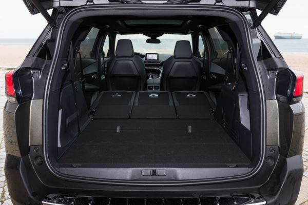 Peugeot 5008 : un grand SUV familial sept places modulable au caractère baroudeur