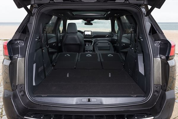 Peugeot 5008 : un grand SUV familial sept places modulable au caractère baroudeur