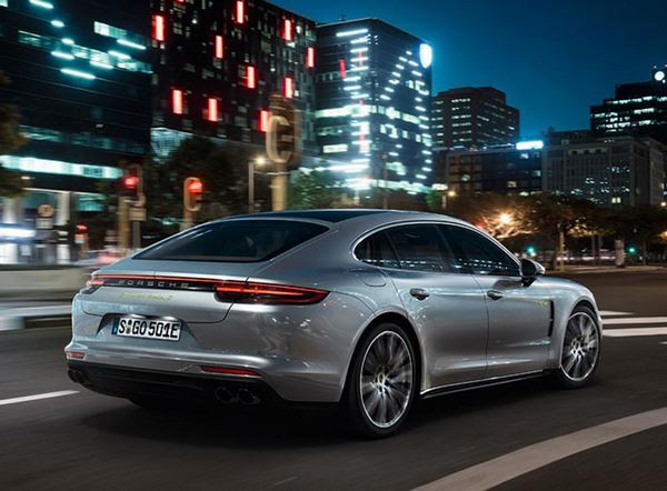 La Porsche Panamera Turbo S E-Hybrid délivre une puissance cumulée de 680 ch