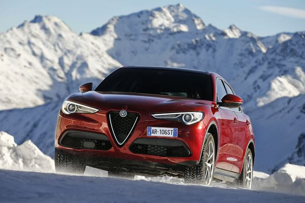 Alfa Romeo Stelvio: un SUV de taille intermédiaire au tempérament sportif