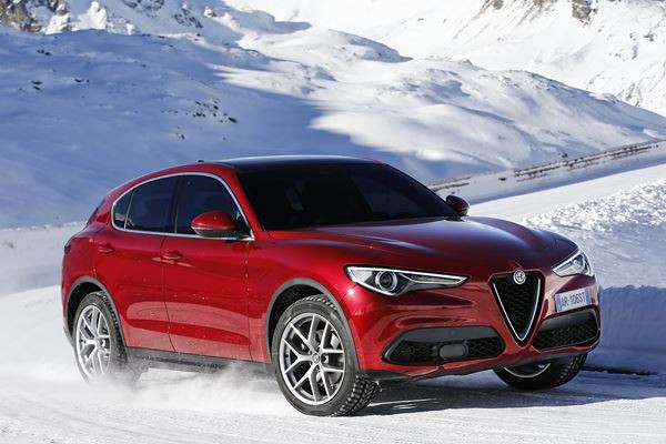 Alfa Romeo Stelvio: un SUV de taille intermédiaire au tempérament sportif