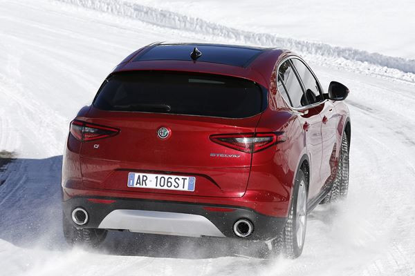 Alfa Romeo Stelvio: un SUV de taille intermédiaire au tempérament sportif