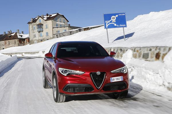 Alfa Romeo Stelvio: un SUV de taille intermédiaire au tempérament sportif