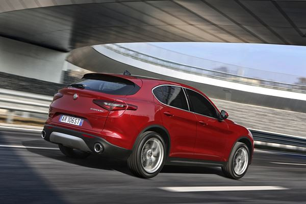 Alfa Romeo Stelvio: un SUV de taille intermédiaire au tempérament sportif
