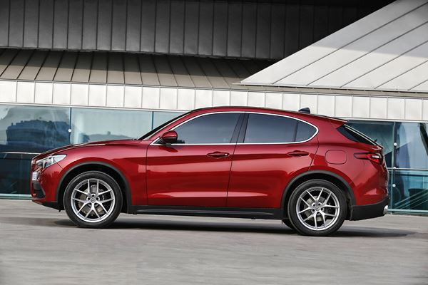 Alfa Romeo Stelvio: un SUV de taille intermédiaire au tempérament sportif