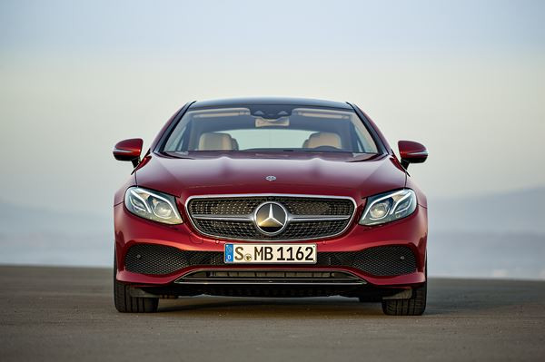 La Mercedes Classe E Coupé adopte un design athlétique expressif