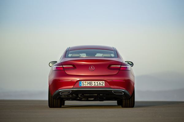 La Mercedes Classe E Coupé adopte un design athlétique expressif