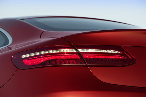 La Mercedes Classe E Coupé adopte un design athlétique expressif
