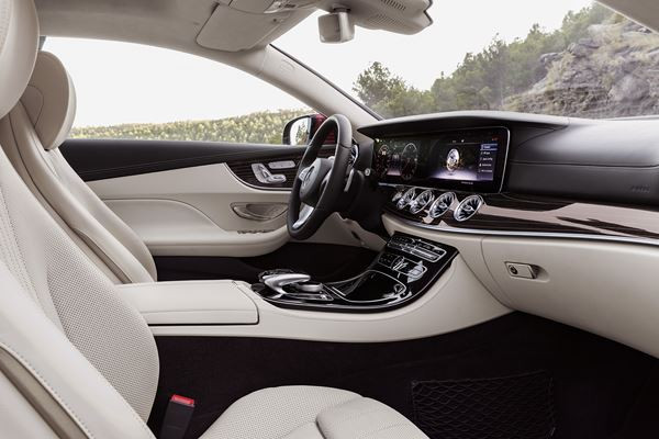 La Mercedes Classe E Coupé adopte un design athlétique expressif