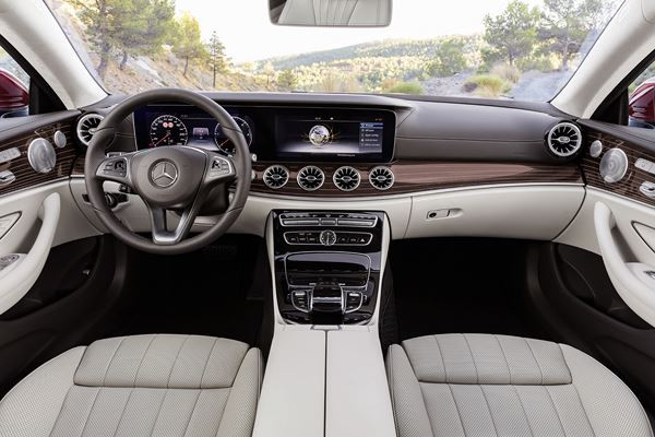 La Mercedes Classe E Coupé adopte un design athlétique expressif