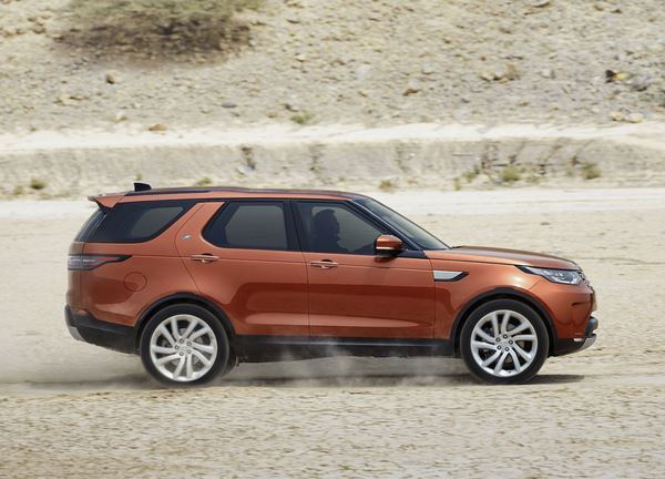 Land Rover Discovery: un grand SUV familial au design extérieur radicalement différent