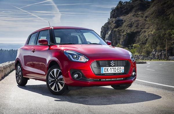 La Suzuki Swift affiche une silhouette musclée et des équipements de sécurité évolués
