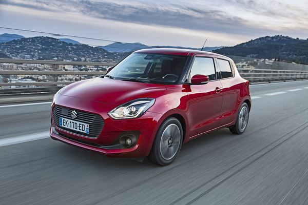 La Suzuki Swift affiche une silhouette musclée et des équipements de sécurité évolués