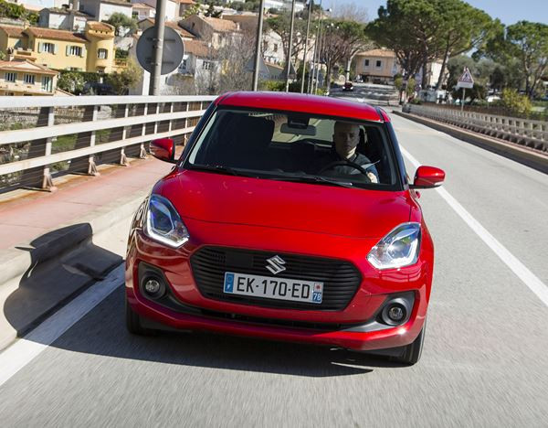 La Suzuki Swift affiche une silhouette musclée et des équipements de sécurité évolués