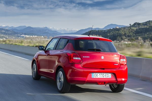 La Suzuki Swift affiche une silhouette musclée et des équipements de sécurité évolués