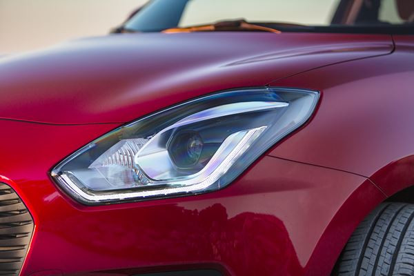 La Suzuki Swift affiche une silhouette musclée et des équipements de sécurité évolués