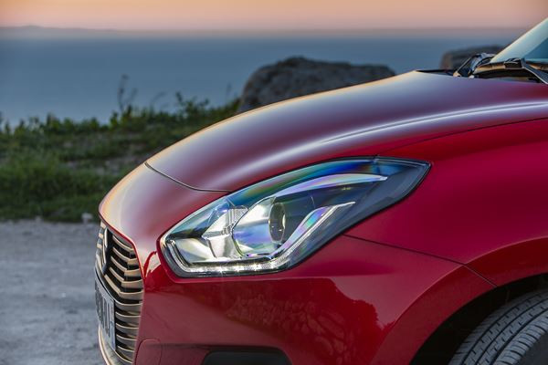 La Suzuki Swift affiche une silhouette musclée et des équipements de sécurité évolués