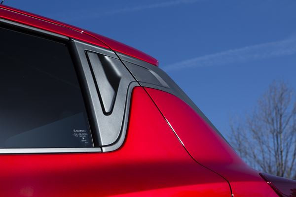La Suzuki Swift affiche une silhouette musclée et des équipements de sécurité évolués