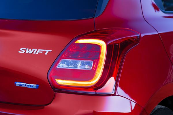 La Suzuki Swift affiche une silhouette musclée et des équipements de sécurité évolués