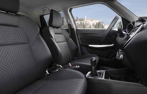 La Suzuki Swift affiche une silhouette musclée et des équipements de sécurité évolués