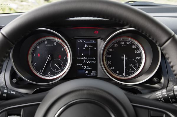 La Suzuki Swift affiche une silhouette musclée et des équipements de sécurité évolués