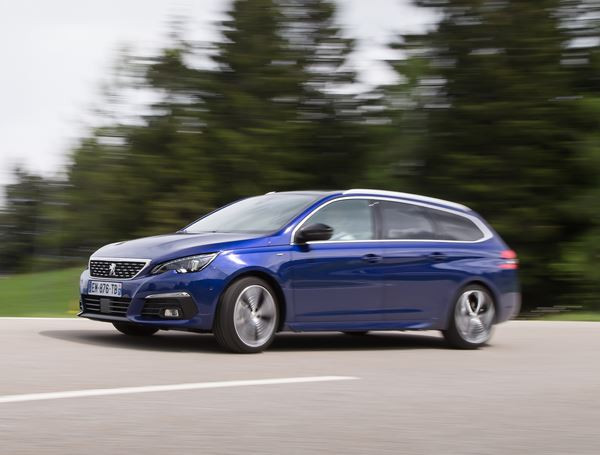 La Peugeot 308 SW s’affirme avec une calandre verticale