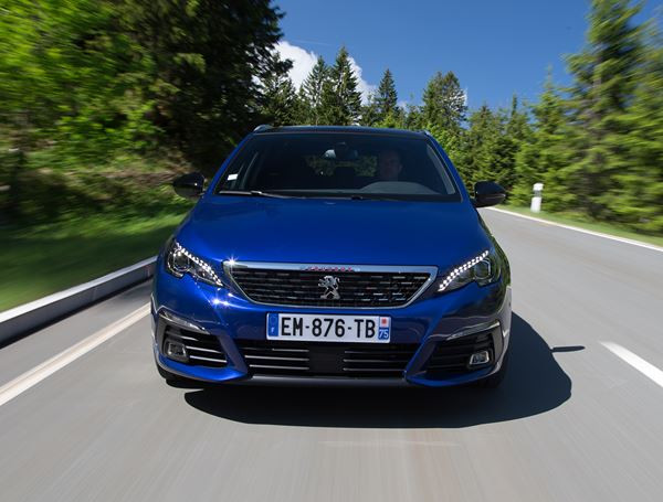 La Peugeot 308 SW s’affirme avec une calandre verticale