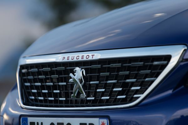 La Peugeot 308 SW s’affirme avec une calandre verticale