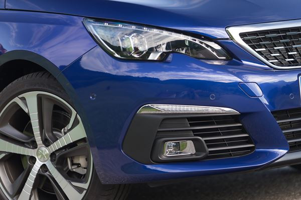 La Peugeot 308 SW s’affirme avec une calandre verticale