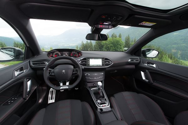 La Peugeot 308 SW s’affirme avec une calandre verticale