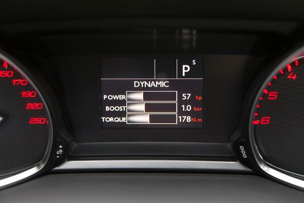 La Peugeot 308 SW s’affirme avec une calandre verticale