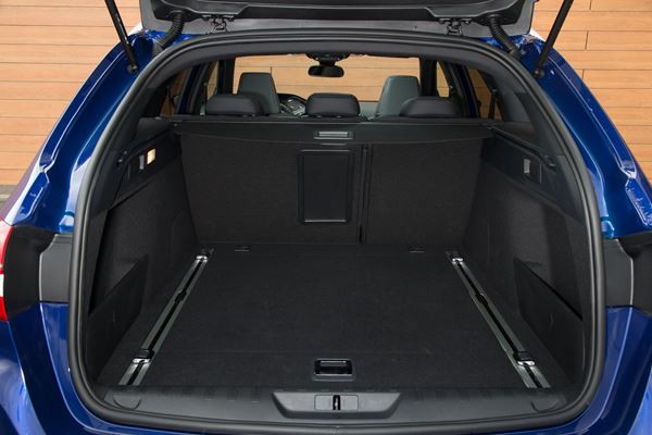 La Peugeot 308 SW s’affirme avec une calandre verticale