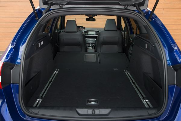 La Peugeot 308 SW s’affirme avec une calandre verticale