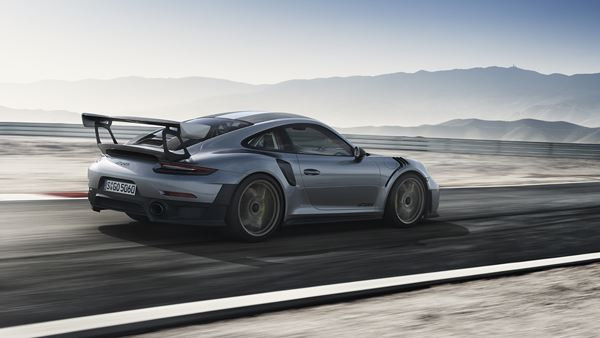 La Porsche 911 GT2 RS est équipée d’un moteur boxer biturbo de 700 ch